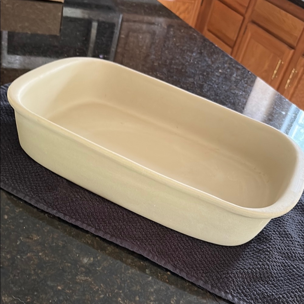 The Pampered Chef Cream Stoneware Baking  Dish 9x13”
